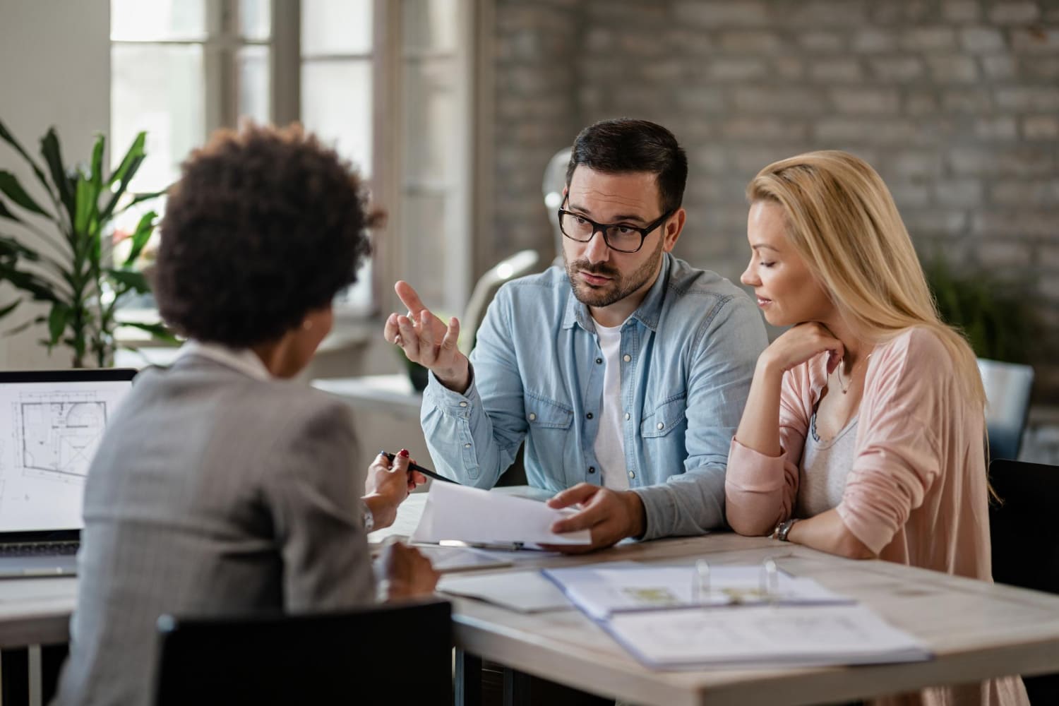 A candidate discussing questions with a recruitment consultant in a friendly meeting.